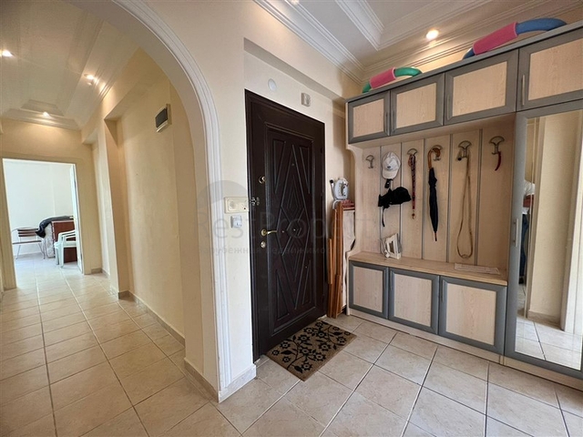 Просторная двухкомнатная квартира на Клеопатре 