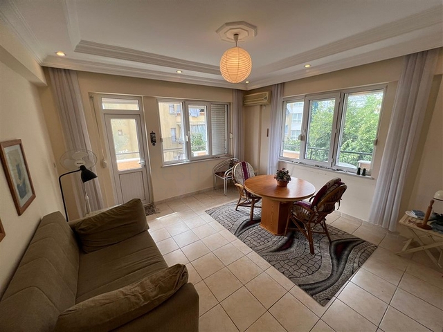 Просторная двухкомнатная квартира на Клеопатре 