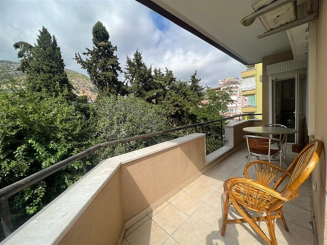 Просторная двухкомнатная квартира на Клеопатре 