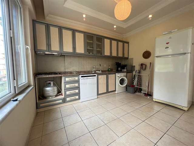 Просторная двухкомнатная квартира на Клеопатре 