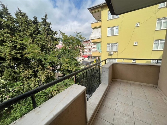 Просторная двухкомнатная квартира на Клеопатре 