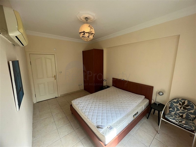 Просторная двухкомнатная квартира на Клеопатре 