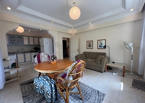 Просторная двухкомнатная квартира на Клеопатре 