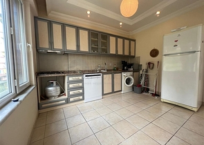 Просторная двухкомнатная квартира на Клеопатре 