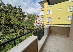 Просторная двухкомнатная квартира на Клеопатре 