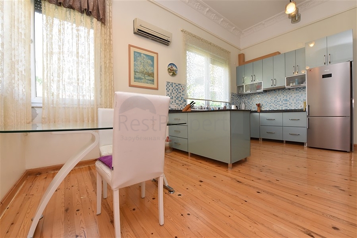 Вилла планировкой 6+1 с отдельной кухней в районе Кестель