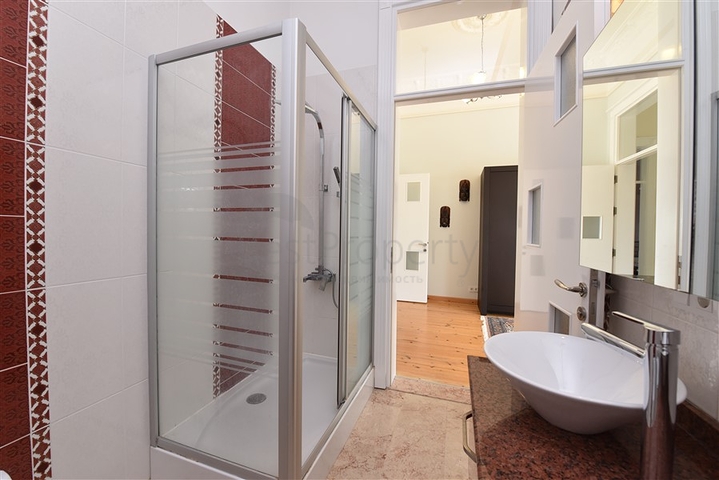 Вилла планировкой 6+1 с отдельной кухней в районе Кестель