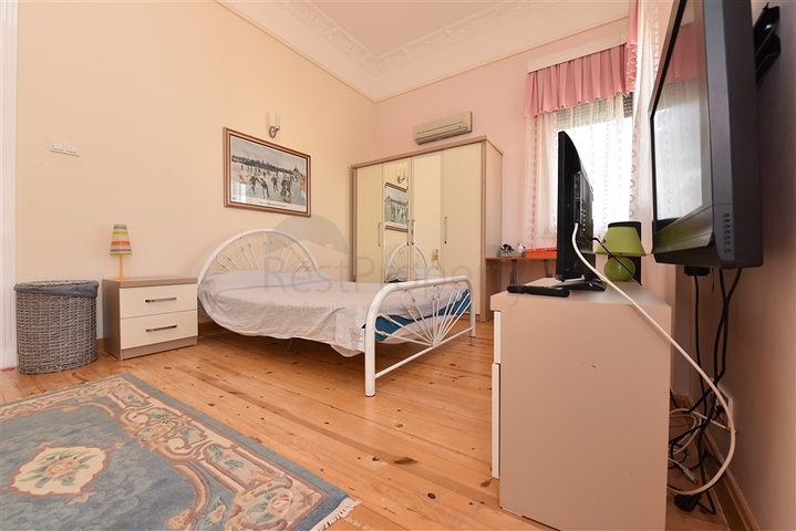 Вилла планировкой 6+1 с отдельной кухней в районе Кестель