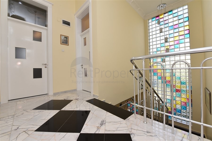 Вилла планировкой 6+1 с отдельной кухней в районе Кестель