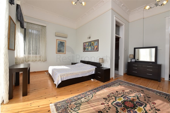 Вилла планировкой 6+1 с отдельной кухней в районе Кестель