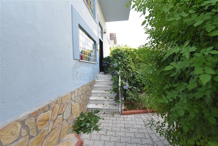 Вилла планировкой 6+1 с отдельной кухней в районе Кестель