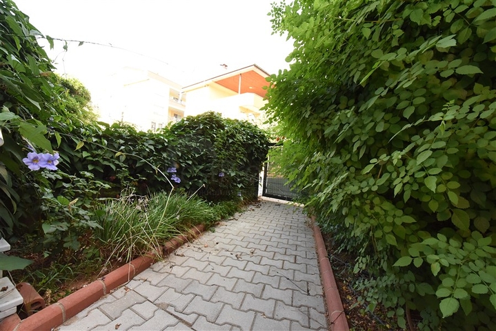 Вилла планировкой 6+1 с отдельной кухней в районе Кестель