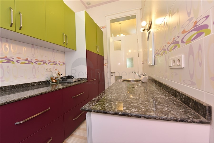 Вилла планировкой 6+1 с отдельной кухней в районе Кестель