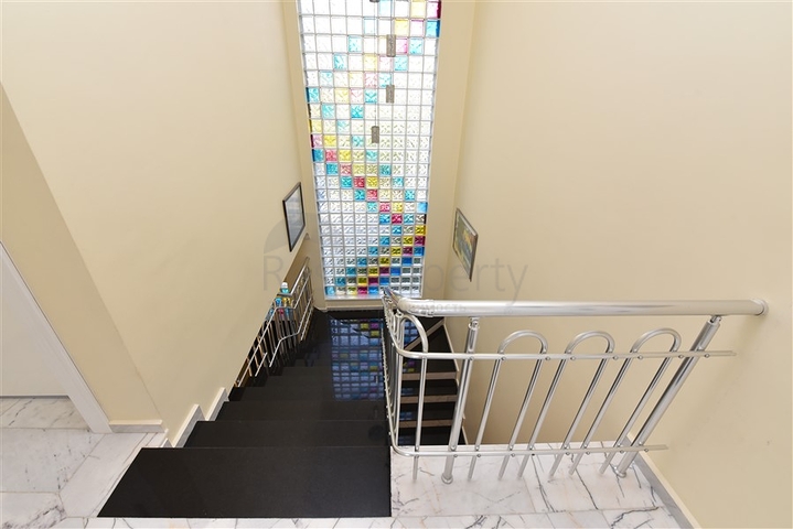 Вилла планировкой 6+1 с отдельной кухней в районе Кестель