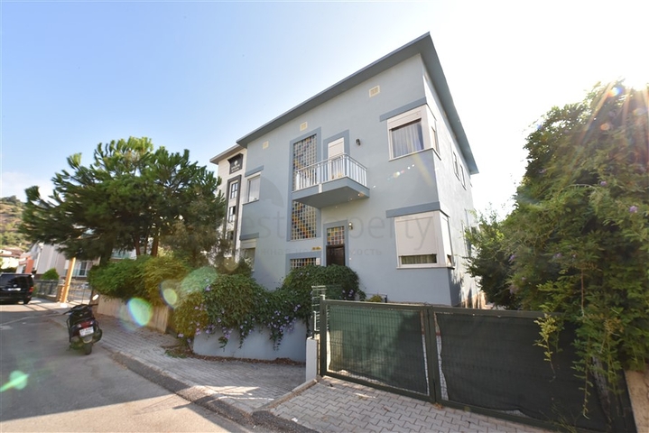 Вилла планировкой 6+1 с отдельной кухней в районе Кестель