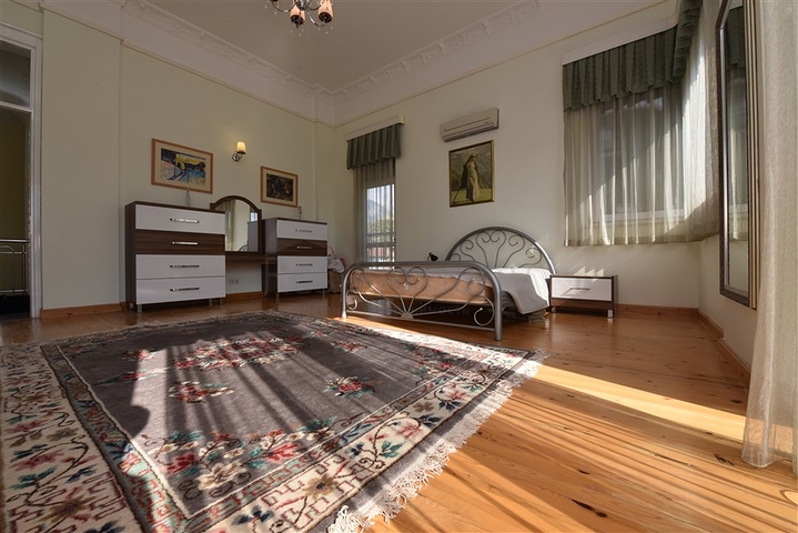 Вилла планировкой 6+1 с отдельной кухней в районе Кестель