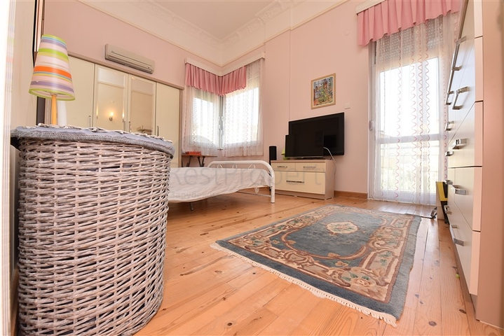 Вилла планировкой 6+1 с отдельной кухней в районе Кестель