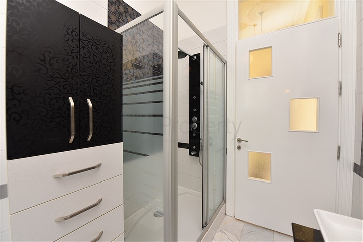 Вилла планировкой 6+1 с отдельной кухней в районе Кестель