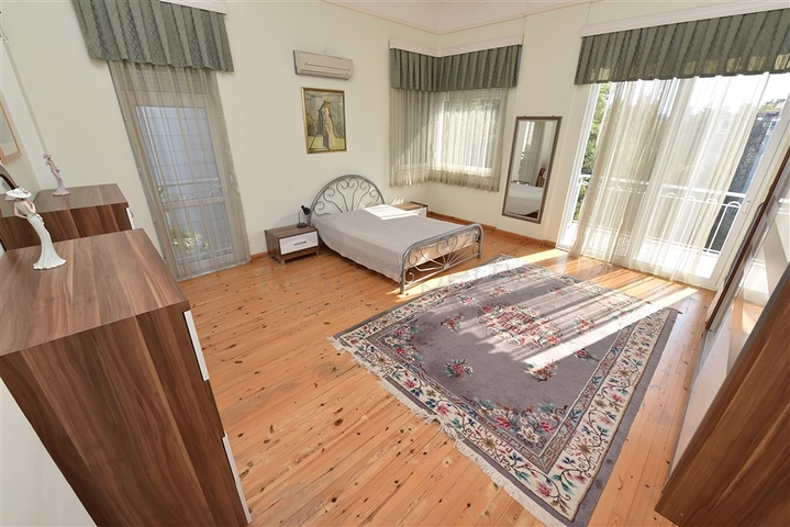 Вилла планировкой 6+1 с отдельной кухней в районе Кестель