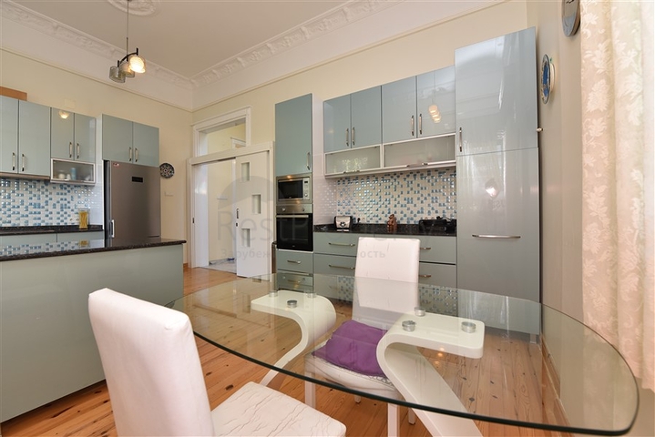 Вилла планировкой 6+1 с отдельной кухней в районе Кестель