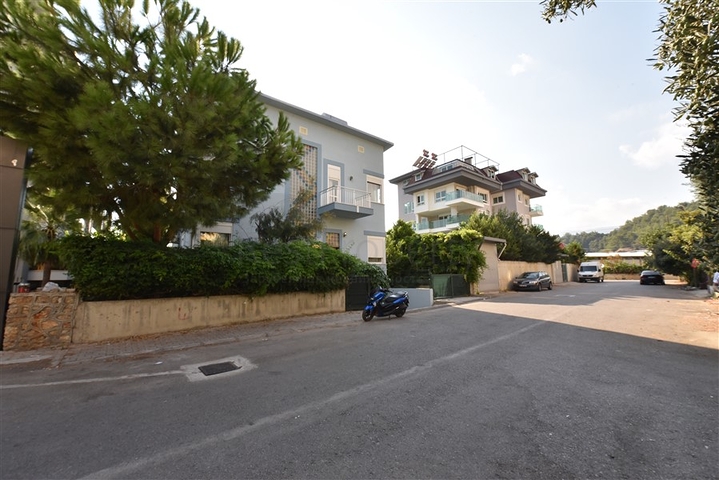 Вилла планировкой 6+1 с отдельной кухней в районе Кестель