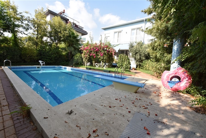 Вилла планировкой 6+1 с отдельной кухней в районе Кестель