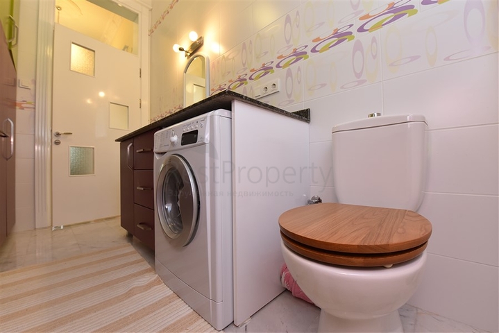 Вилла планировкой 6+1 с отдельной кухней в районе Кестель