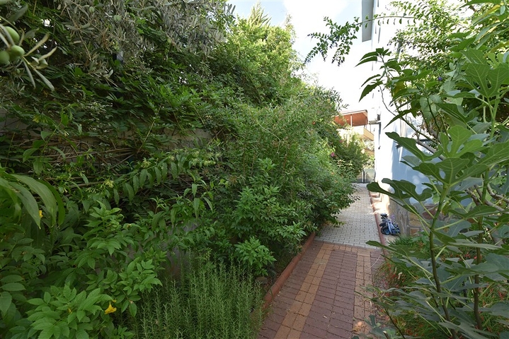 Вилла планировкой 6+1 с отдельной кухней в районе Кестель