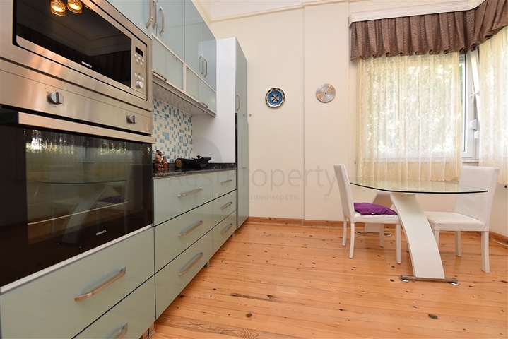 Вилла планировкой 6+1 с отдельной кухней в районе Кестель