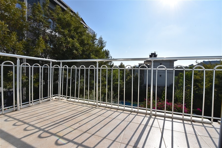 Вилла планировкой 6+1 с отдельной кухней в районе Кестель