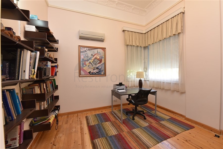 Вилла планировкой 6+1 с отдельной кухней в районе Кестель