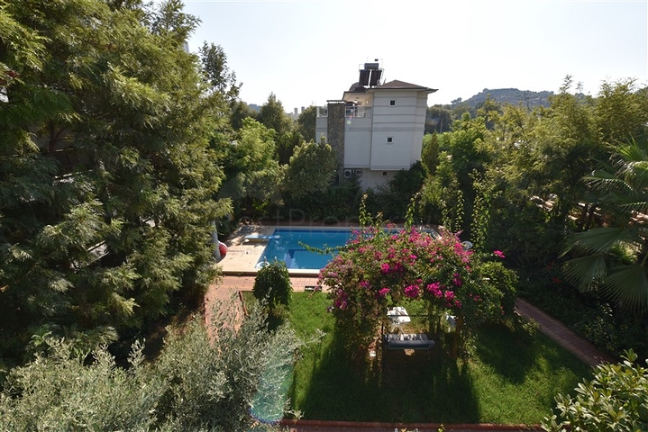 Вилла планировкой 6+1 с отдельной кухней в районе Кестель