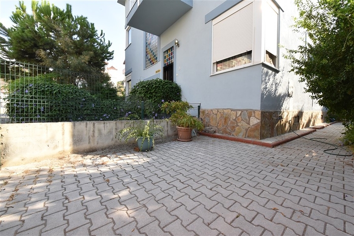 Вилла планировкой 6+1 с отдельной кухней в районе Кестель