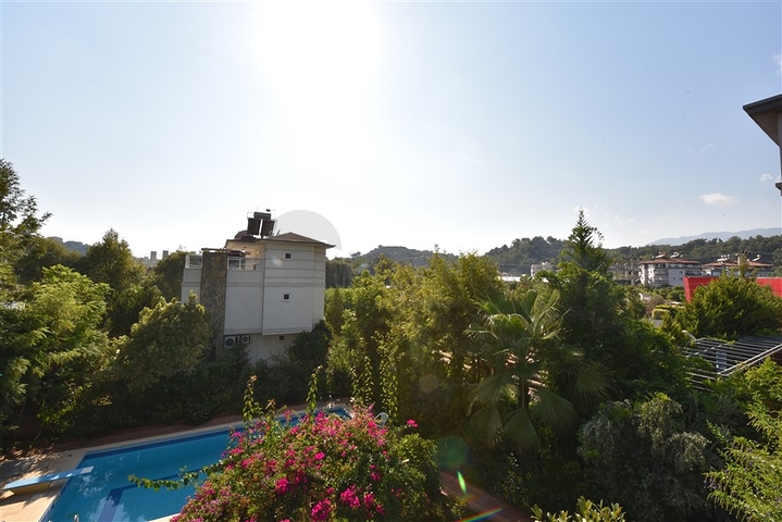 Вилла планировкой 6+1 с отдельной кухней в районе Кестель