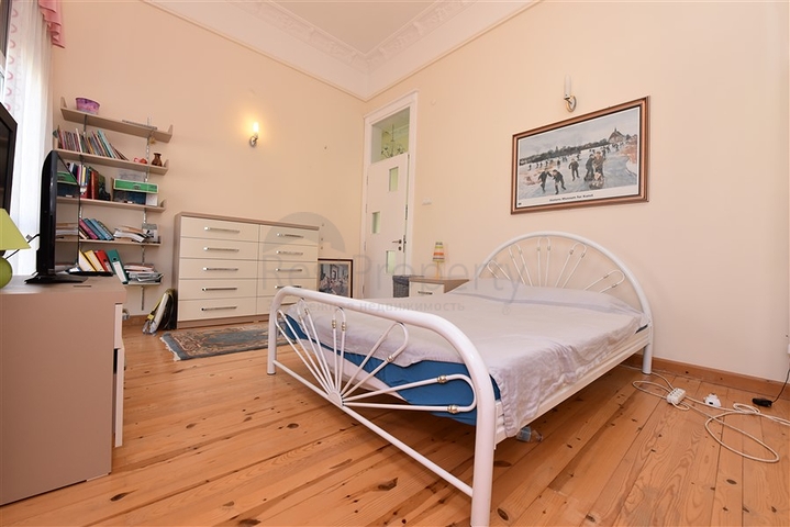 Вилла планировкой 6+1 с отдельной кухней в районе Кестель