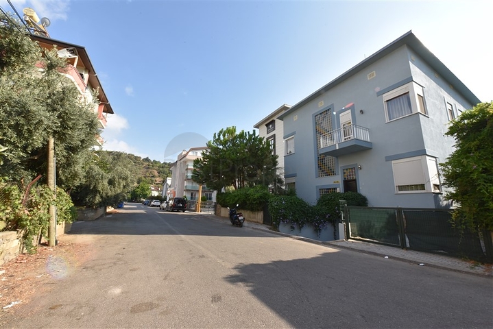 Вилла планировкой 6+1 с отдельной кухней в районе Кестель