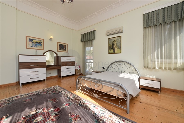 Вилла планировкой 6+1 с отдельной кухней в районе Кестель