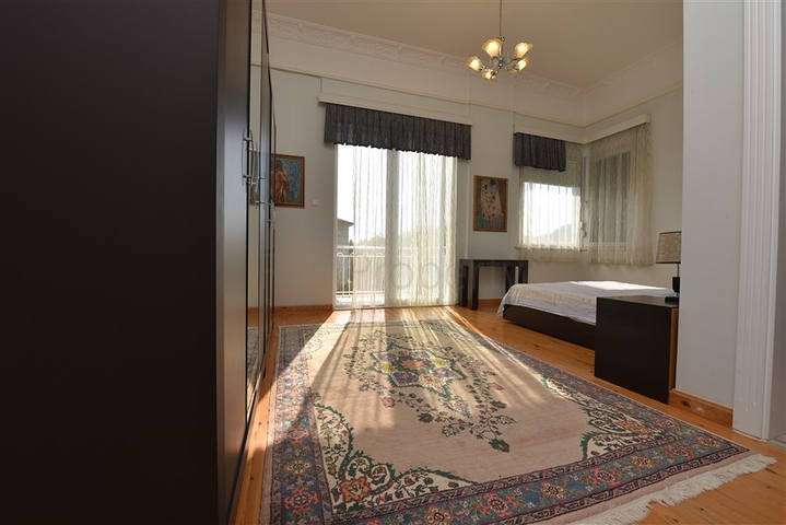 Вилла планировкой 6+1 с отдельной кухней в районе Кестель