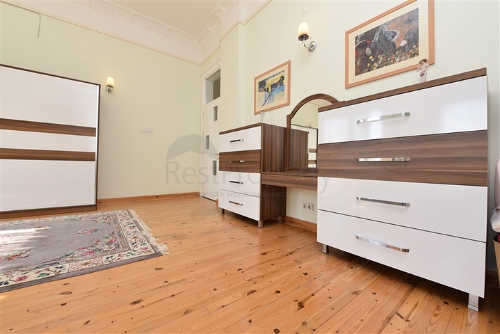 Вилла планировкой 6+1 с отдельной кухней в районе Кестель