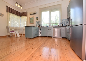 Вилла планировкой 6+1 с отдельной кухней в районе Кестель