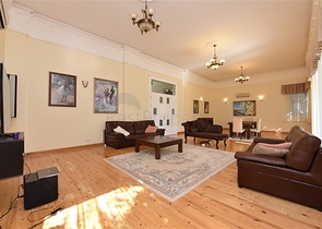 Вилла планировкой 6+1 с отдельной кухней в районе Кестель