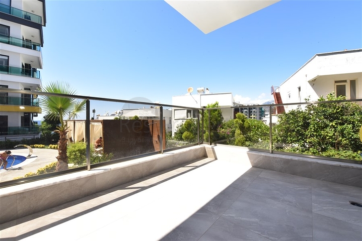 Трехкомнатную меблированную квартиру в районе Каргыджак