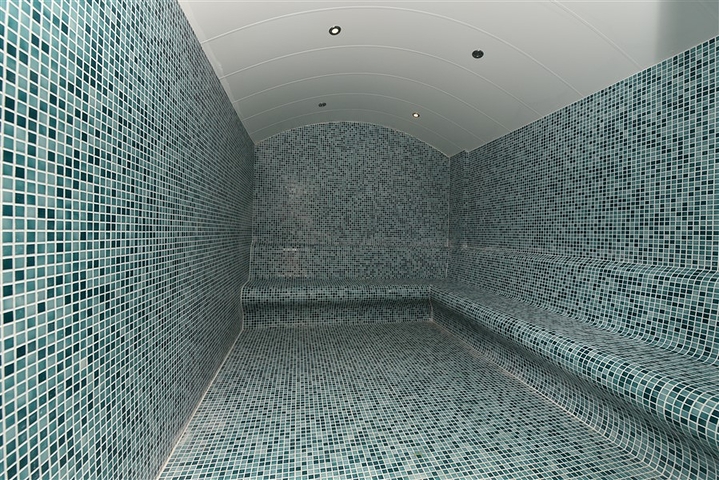 Трехкомнатную меблированную квартиру в районе Каргыджак