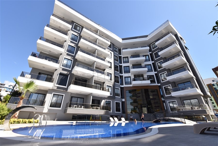 Трехкомнатную меблированную квартиру в районе Каргыджак