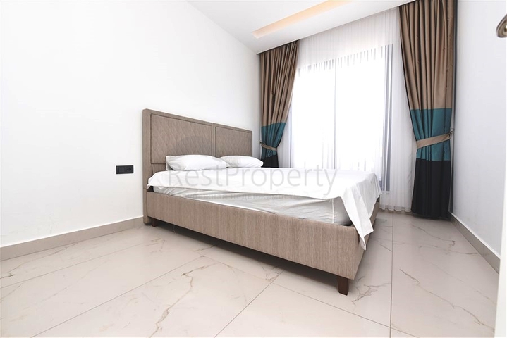 Трехкомнатную меблированную квартиру в районе Каргыджак