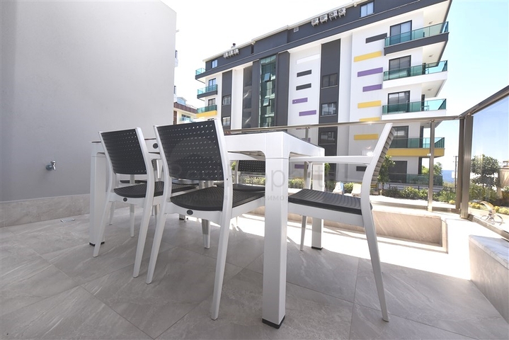 Трехкомнатную меблированную квартиру в районе Каргыджак