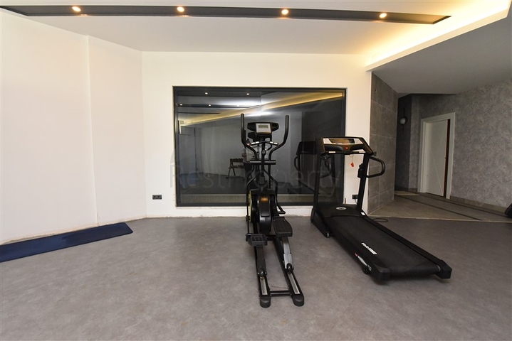 Трехкомнатную меблированную квартиру в районе Каргыджак