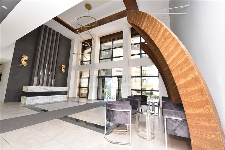 Трехкомнатную меблированную квартиру в районе Каргыджак