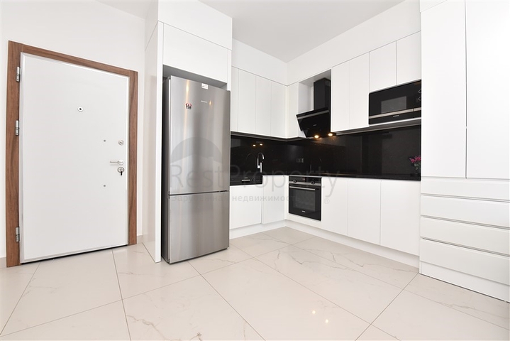 Трехкомнатную меблированную квартиру в районе Каргыджак