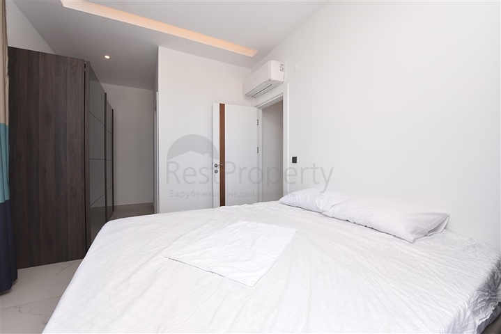 Трехкомнатную меблированную квартиру в районе Каргыджак